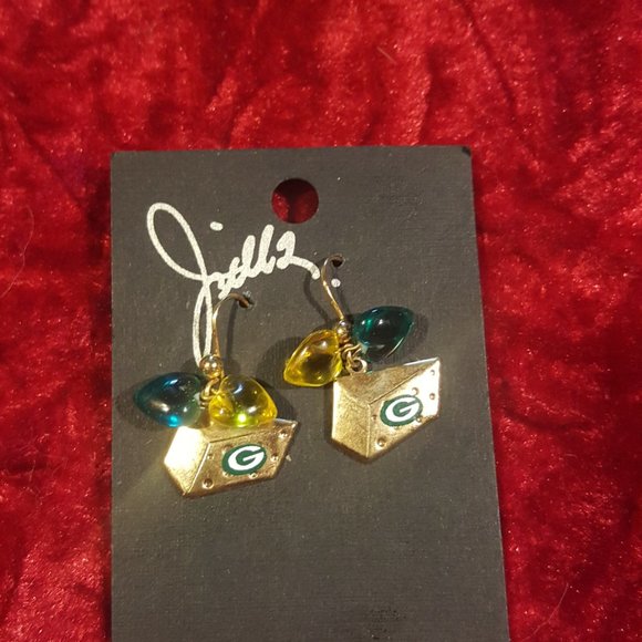 I have over 200 brand new earings - Picture 9 of 16